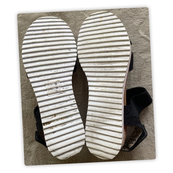 BOBS from Skechers Black Cross-Strap Memory Foam Sandals, size: 8 - Picture 6 of 6